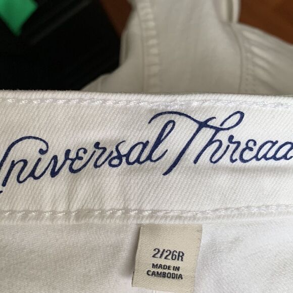 Universal Thread size 2 white distressed shorts - Picture 7 of 9